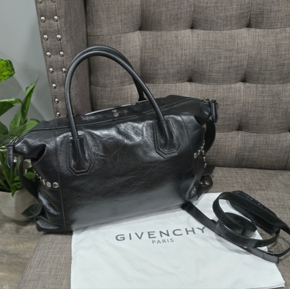 🐢 Givenchy Black Studded Antigona in EXCELLENT CONDITION! - Picture 11 of 15